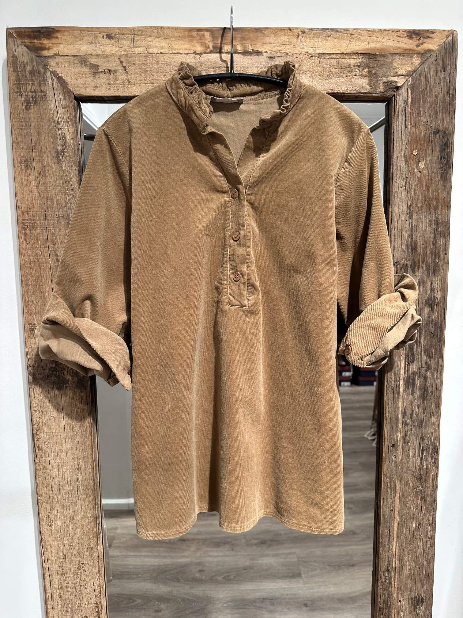 Delux Skagen fløjlsbluse m. flæse - caramel
