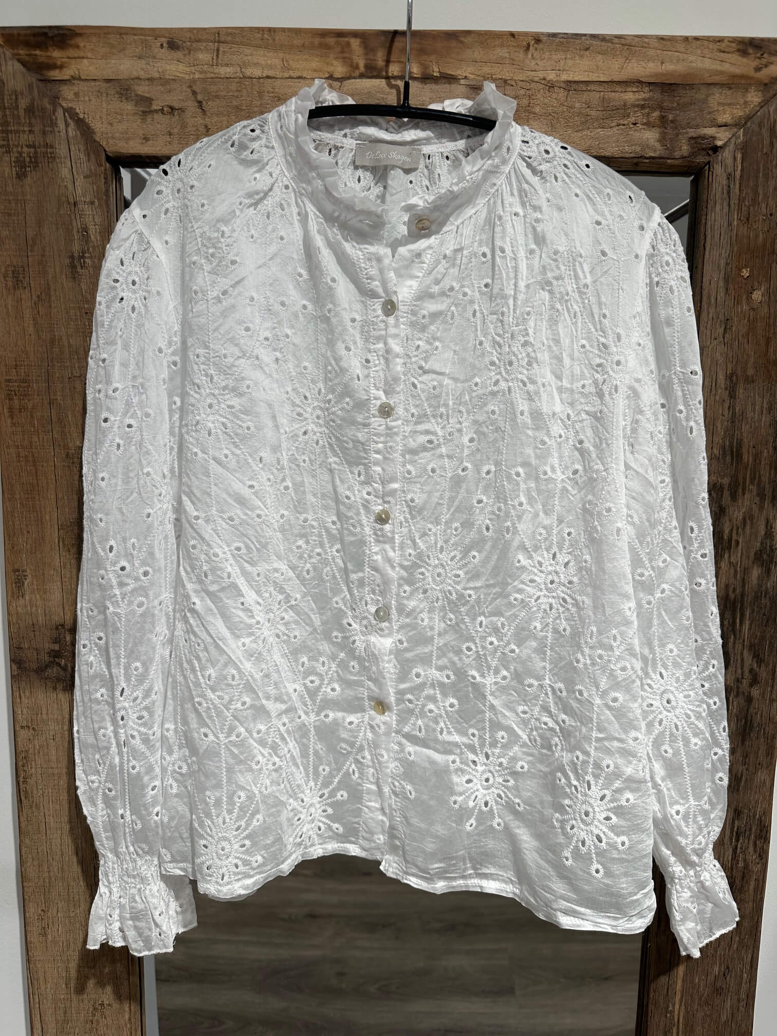 Delux Skagen Lilly 2 blondeskjorte m. flæsekrave - hvid