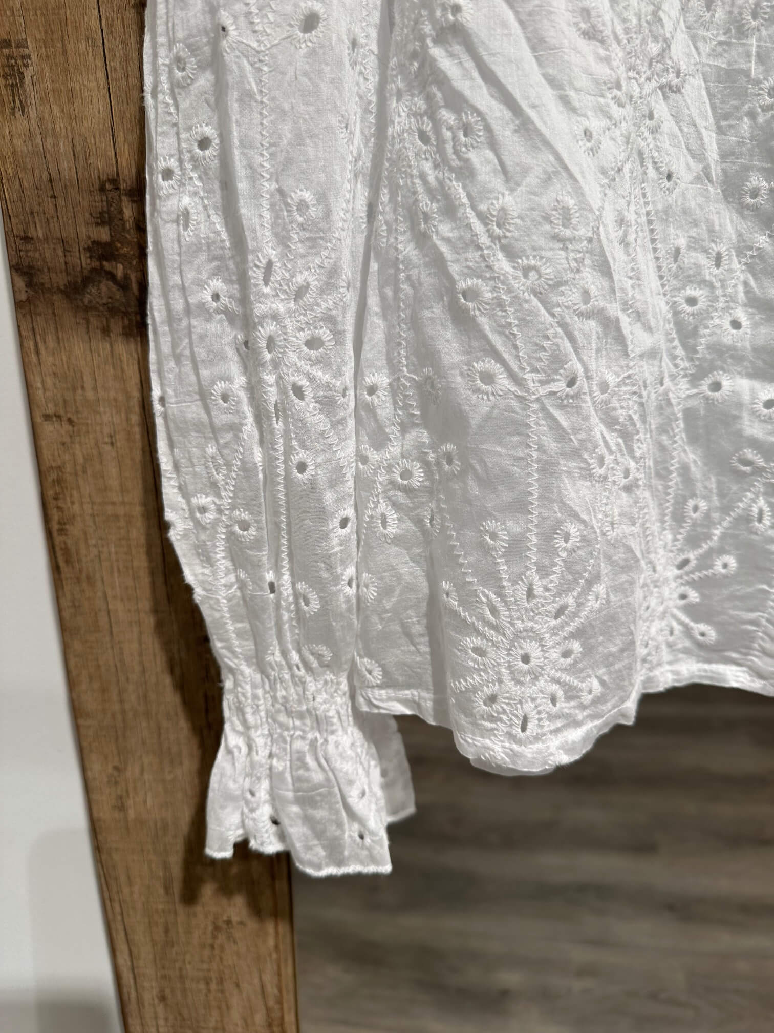 Delux Skagen Lilly 2 blondeskjorte m. flæsekrave - hvid