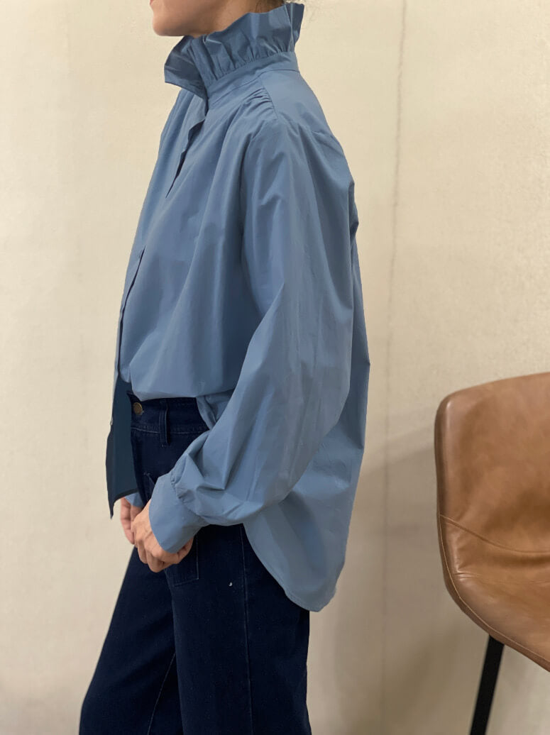 A taste of Fleurie skjorte m. flæsekrave - dueblå