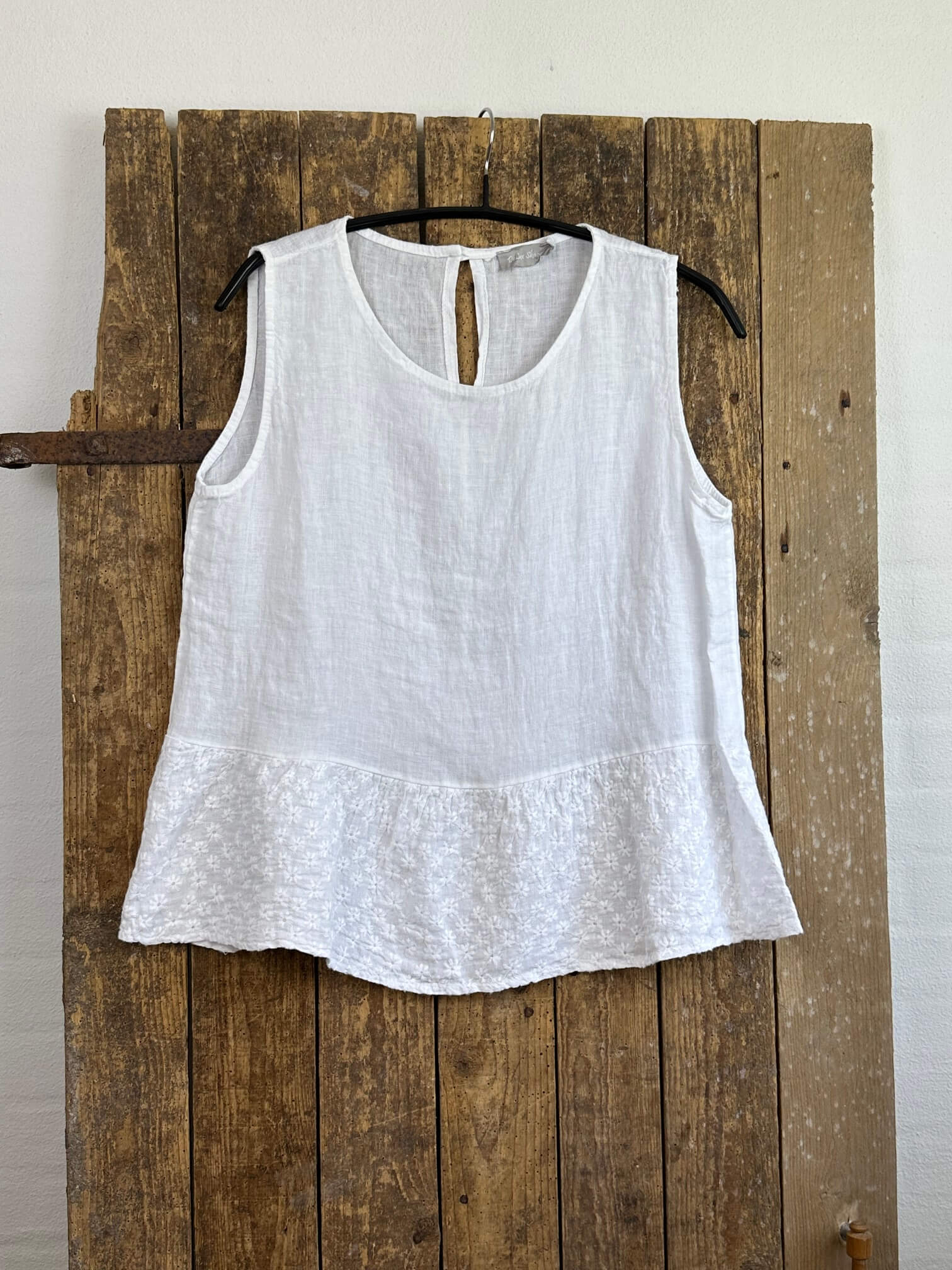 Delux Skagen hør top m. broderi - hvid