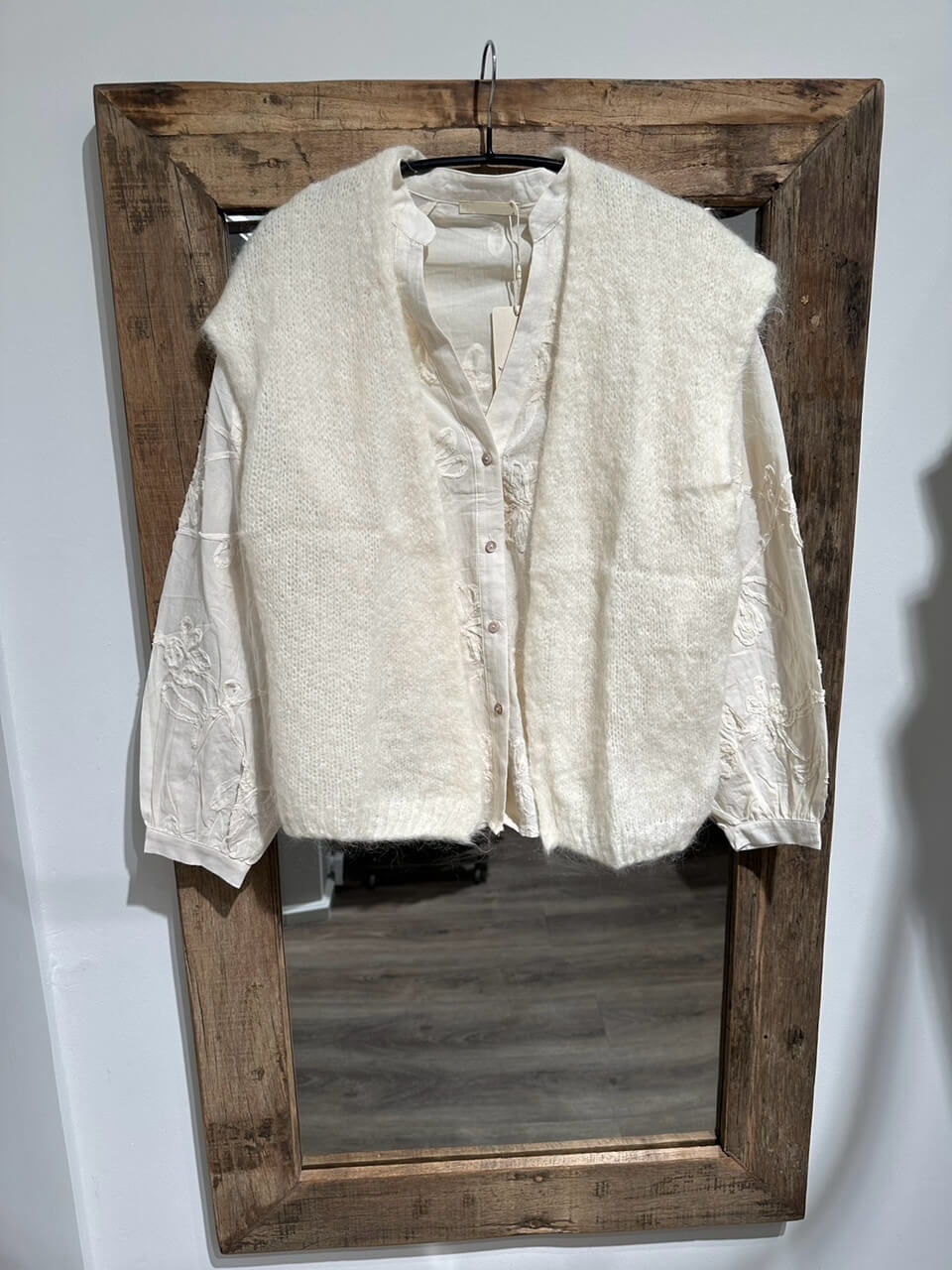 A taste of Fleurie mohair vest - off-white