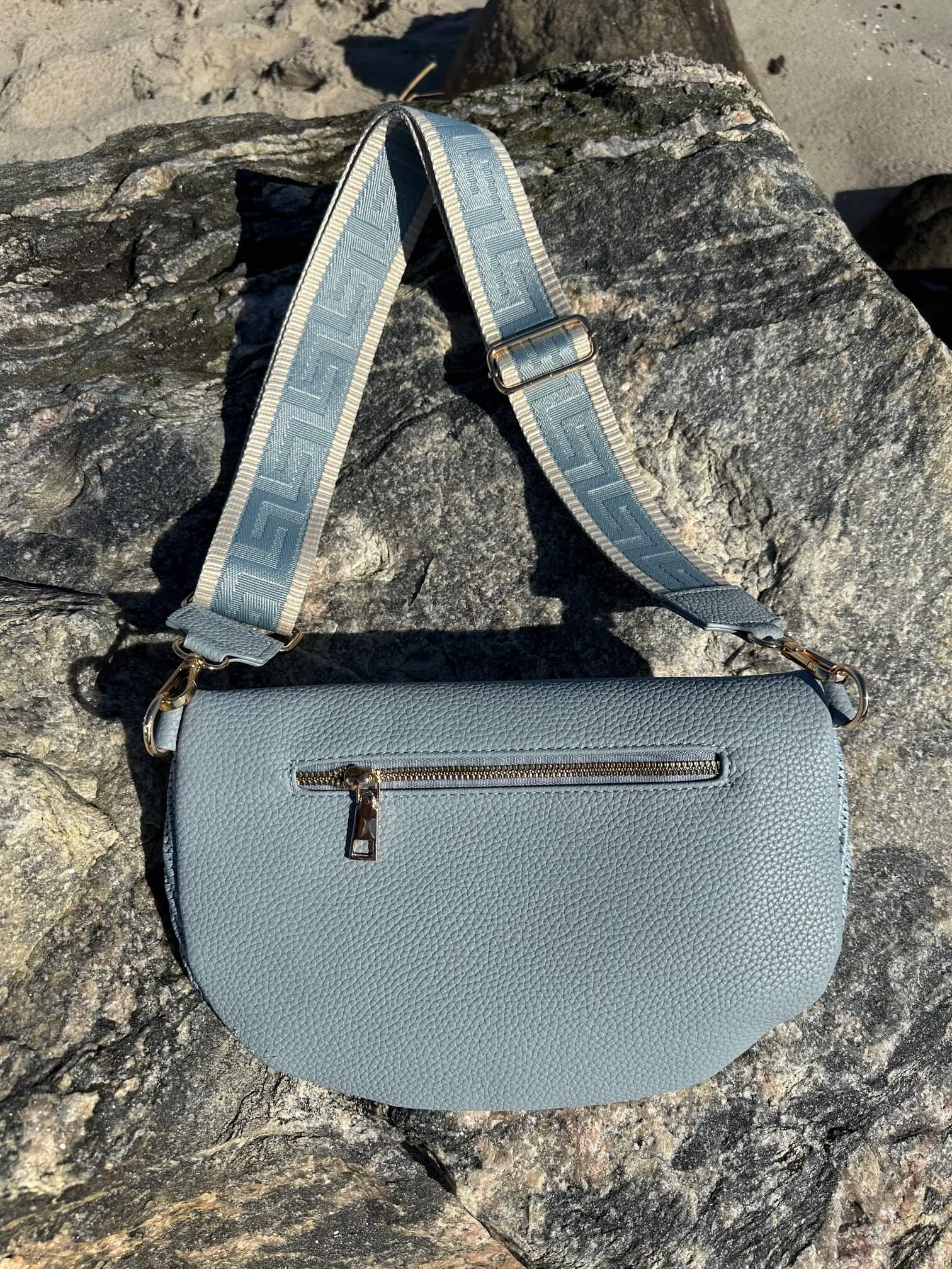 A taste of Fleurie strå bumbag - lyseblå