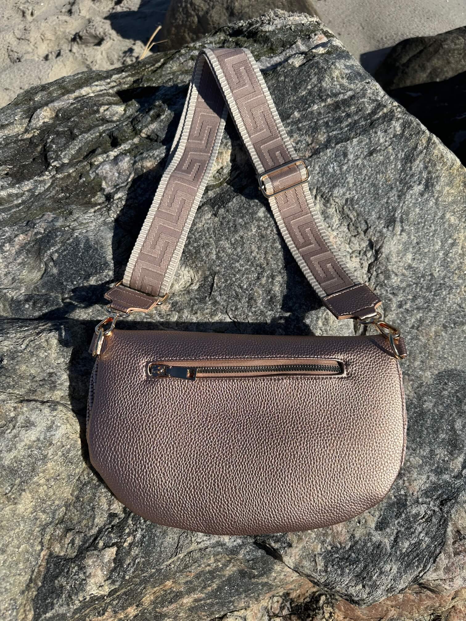 A taste of Fleurie strå bumbag - rosa