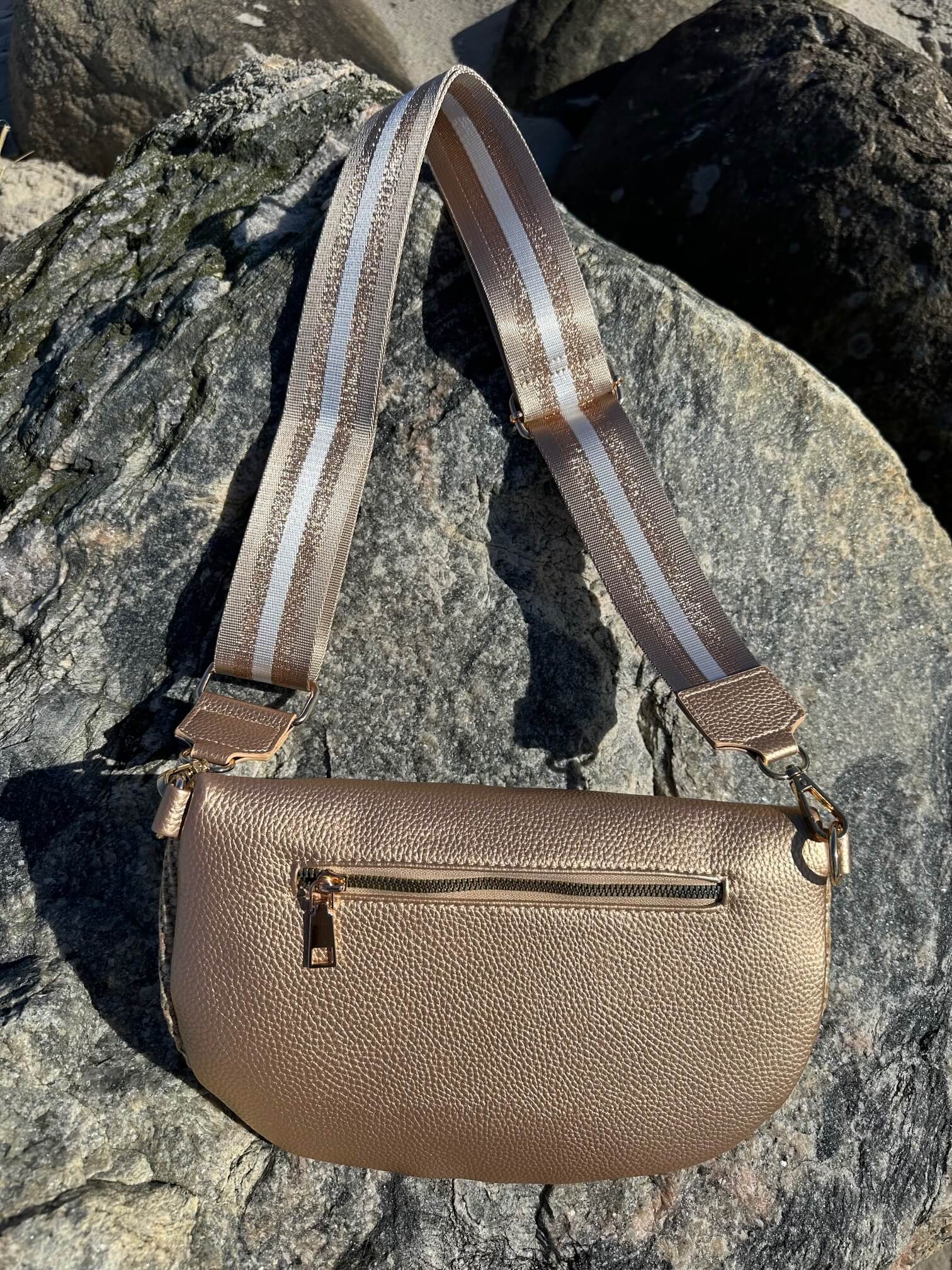 A taste of Fleurie strå bumbag - beige & rosa