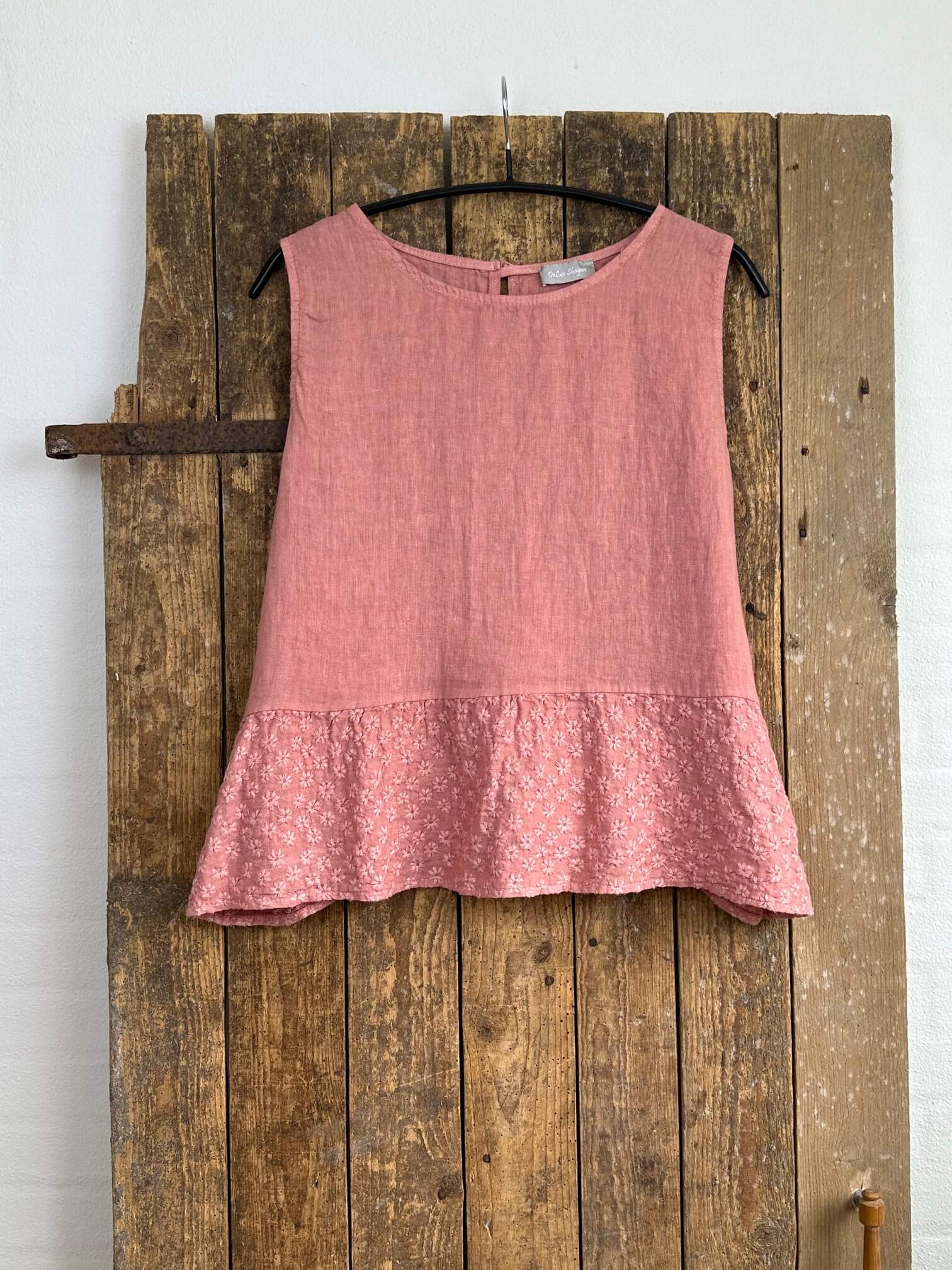 Delux Skagen hør top m. broderi - pepe rose