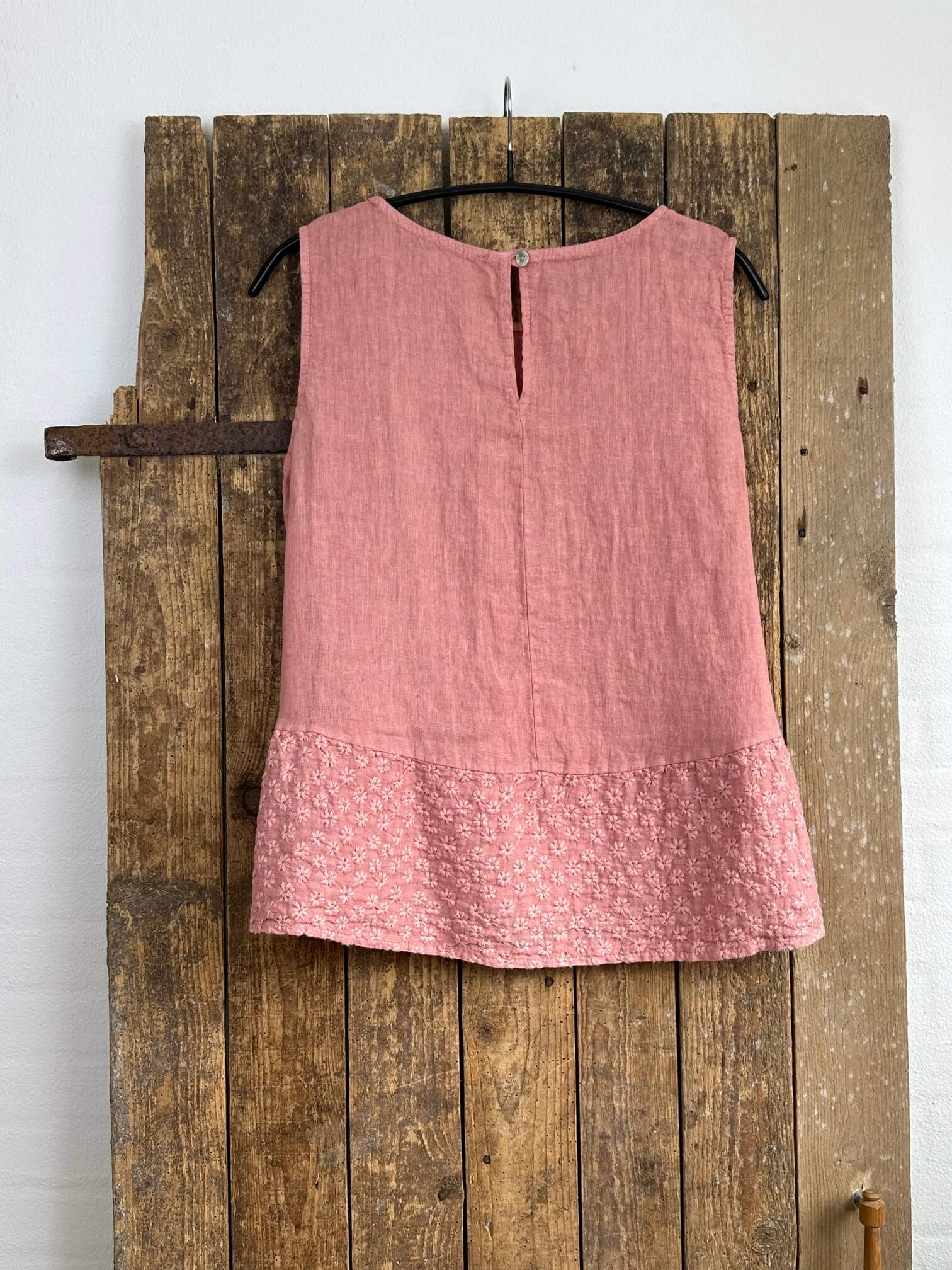 Delux Skagen hør top m. broderi - pepe rose