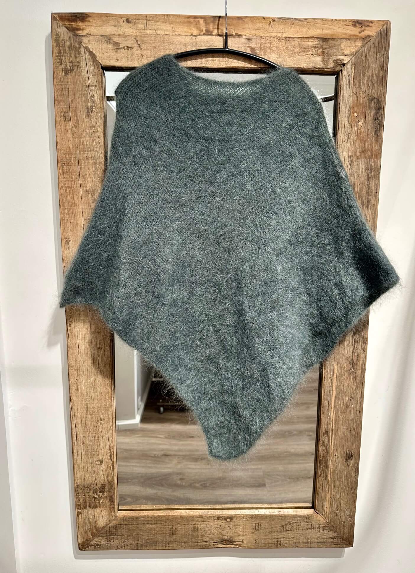 Delux Skagen 80% mohair poncho - armygrøn