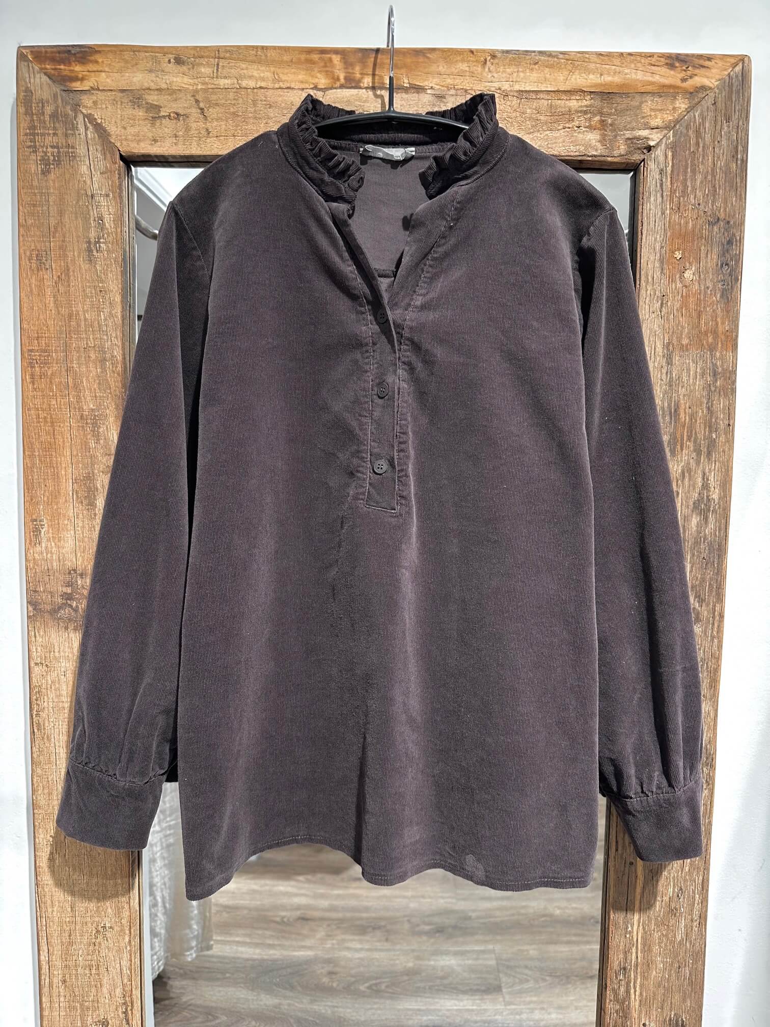 Delux Skagen fløjlsbluse m. flæse - mørkebrun
