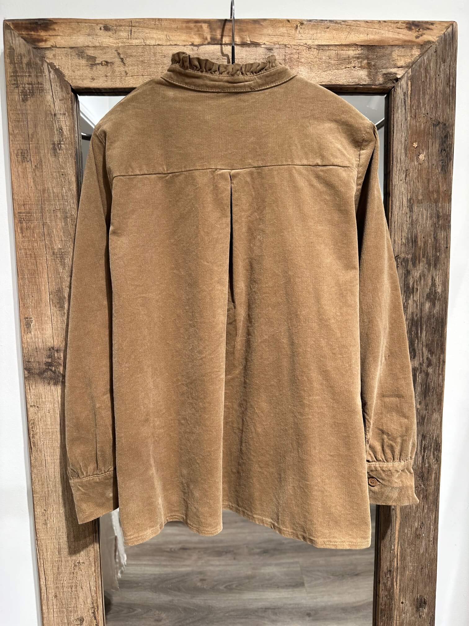 Delux Skagen fløjlsbluse m. flæse - caramel