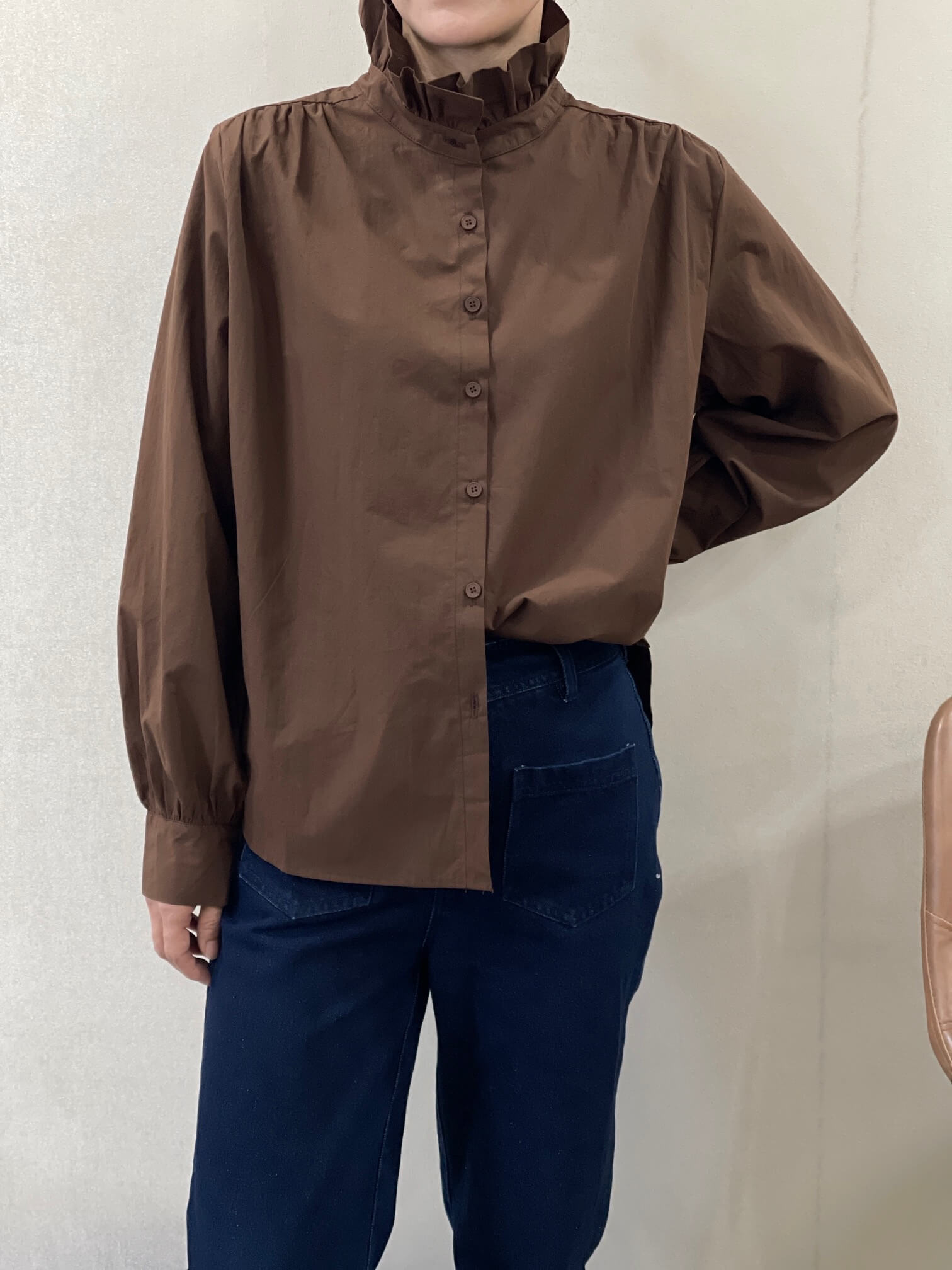 A taste of Fleurie skjorte m. flæsekrave - coffee