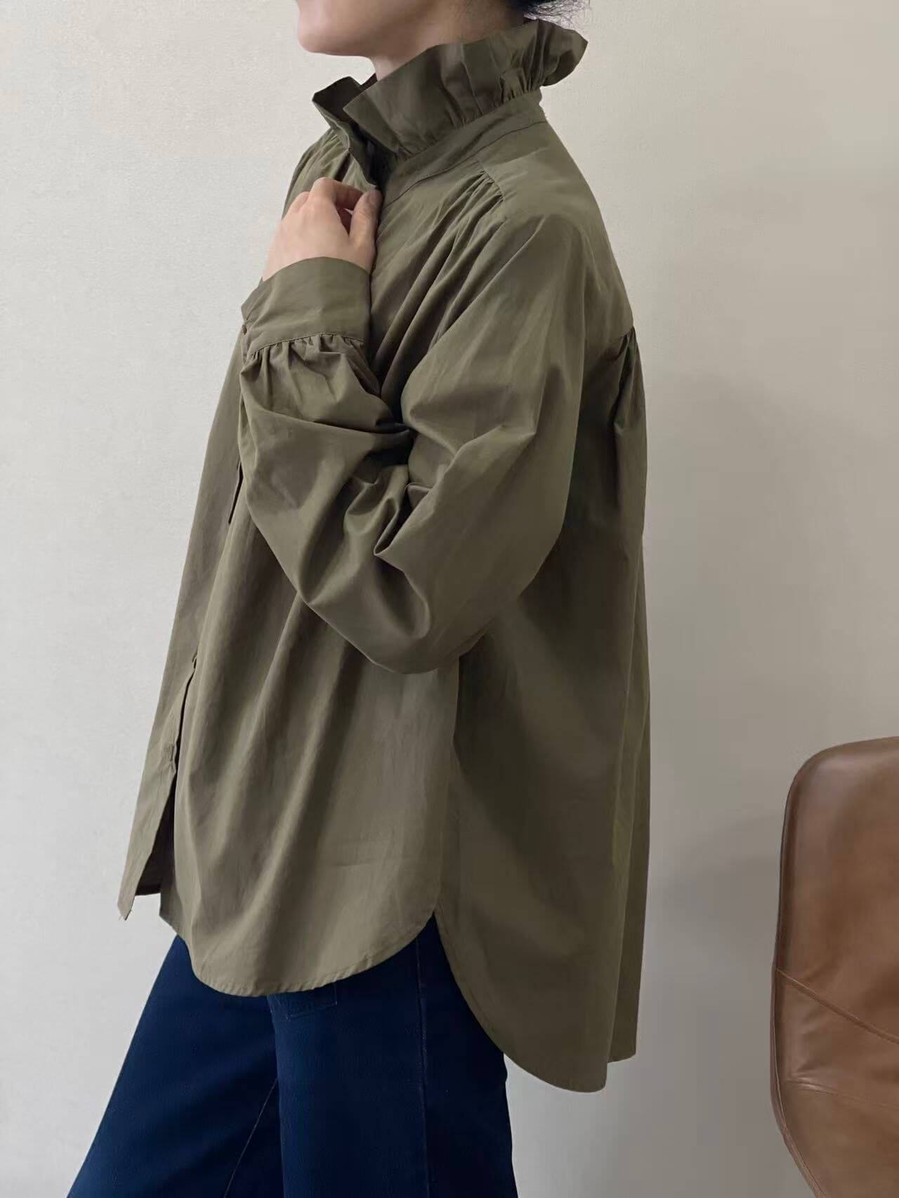 A taste of Fleurie skjorte m. flæsekrave - dusty armygrøn