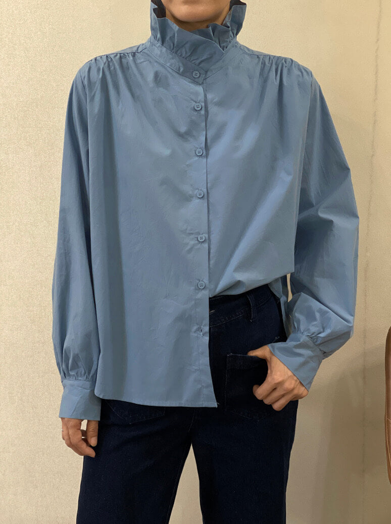 A taste of Fleurie skjorte m. flæsekrave - dueblå